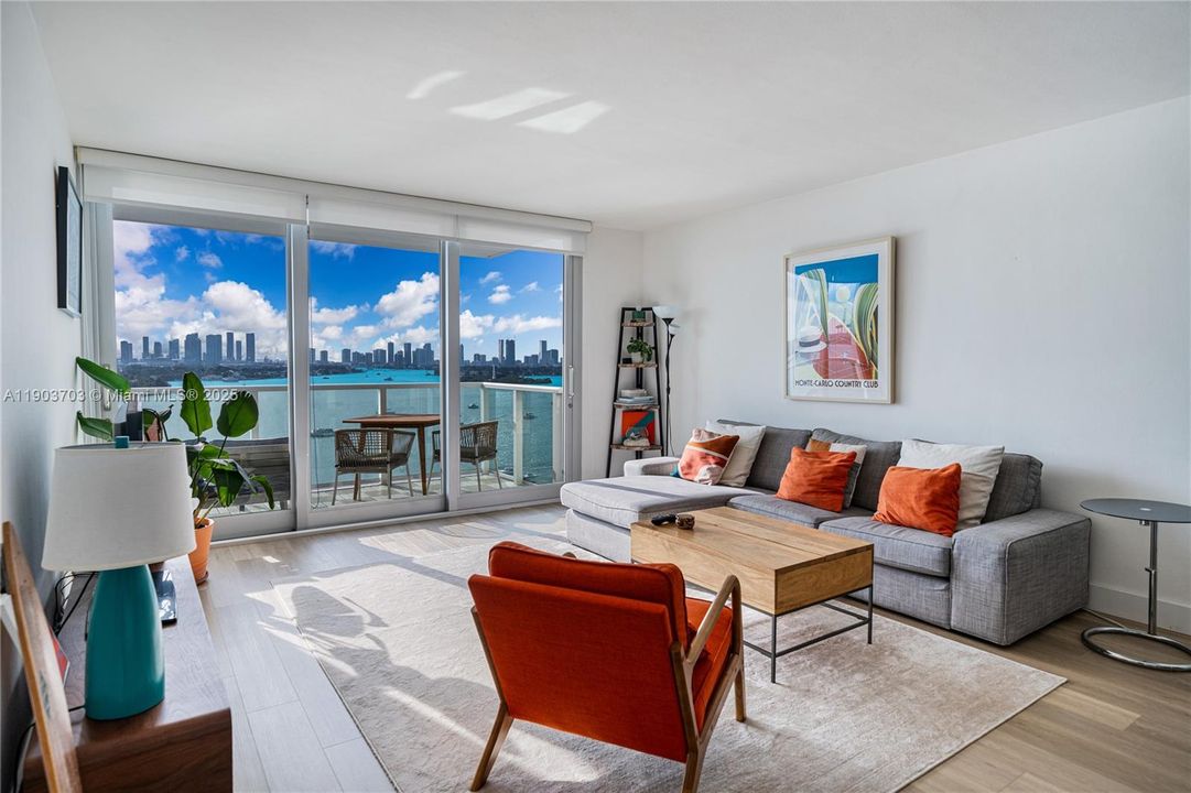 Recently Rented: $4,300 (1 beds, 1 baths, 852 Square Feet)