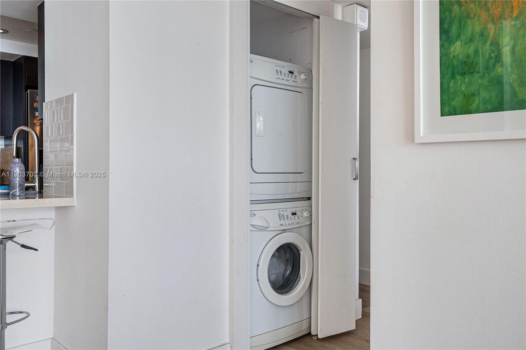 Recently Rented: $4,300 (1 beds, 1 baths, 852 Square Feet)