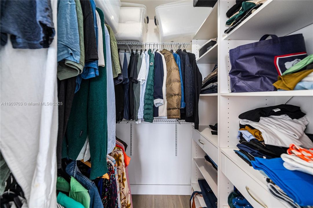 Recently Rented: $4,300 (1 beds, 1 baths, 852 Square Feet)