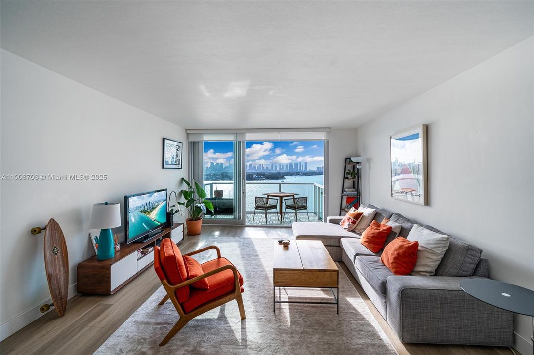 Recently Rented: $4,300 (1 beds, 1 baths, 852 Square Feet)