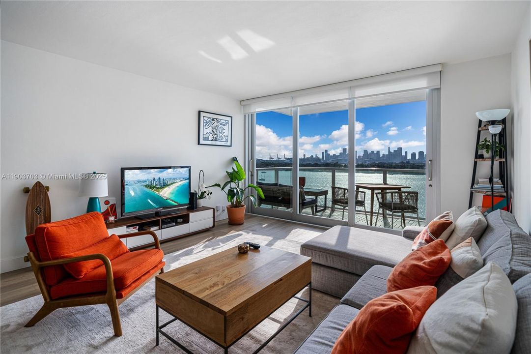 Recently Rented: $4,300 (1 beds, 1 baths, 852 Square Feet)