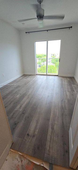 合同活跃: $1,650 (1 贝兹, 1 浴室, 746 平方英尺)