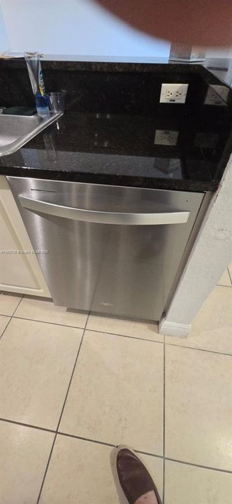 合同活跃: $1,650 (1 贝兹, 1 浴室, 746 平方英尺)