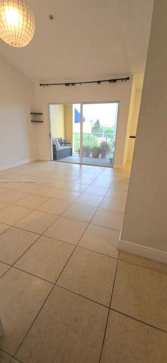 合同活跃: $1,650 (1 贝兹, 1 浴室, 746 平方英尺)