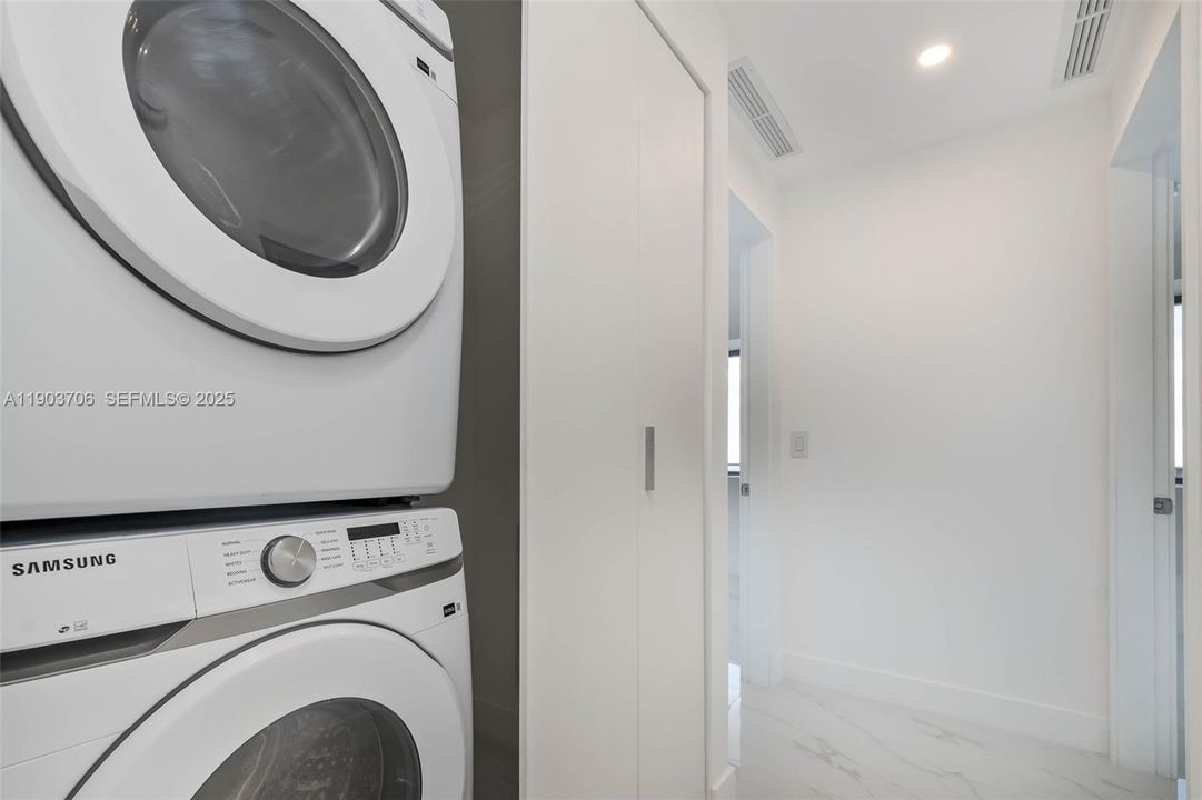 For Rent: $11,000 (3 beds, 3 baths, 1759 Square Feet)