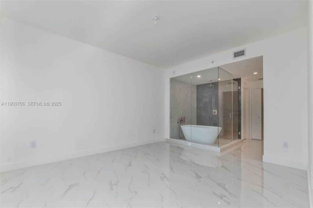 For Rent: $11,000 (3 beds, 3 baths, 1759 Square Feet)