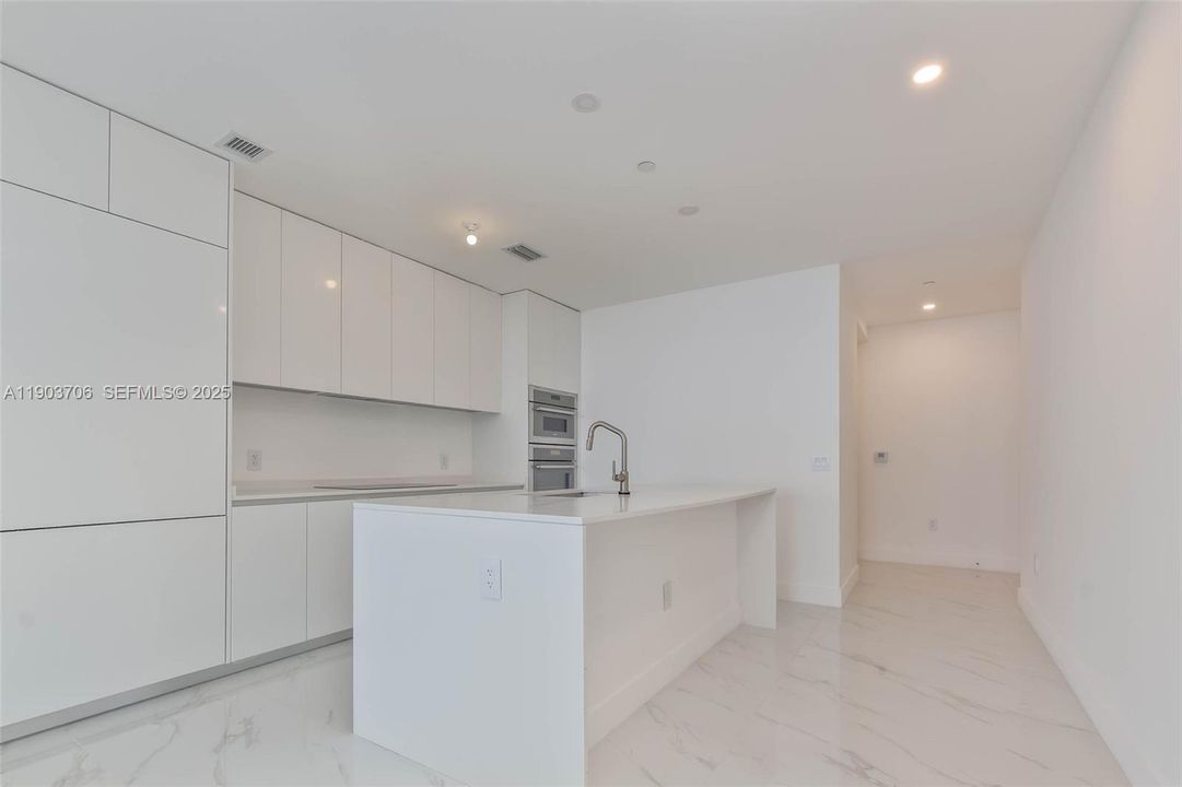 For Rent: $11,000 (3 beds, 3 baths, 1759 Square Feet)