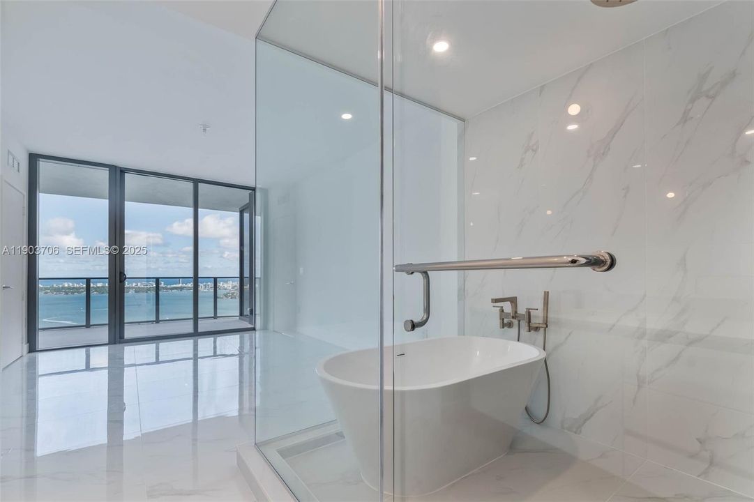 For Rent: $11,000 (3 beds, 3 baths, 1759 Square Feet)