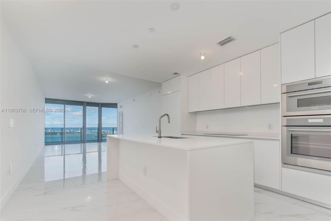 For Rent: $11,000 (3 beds, 3 baths, 1759 Square Feet)