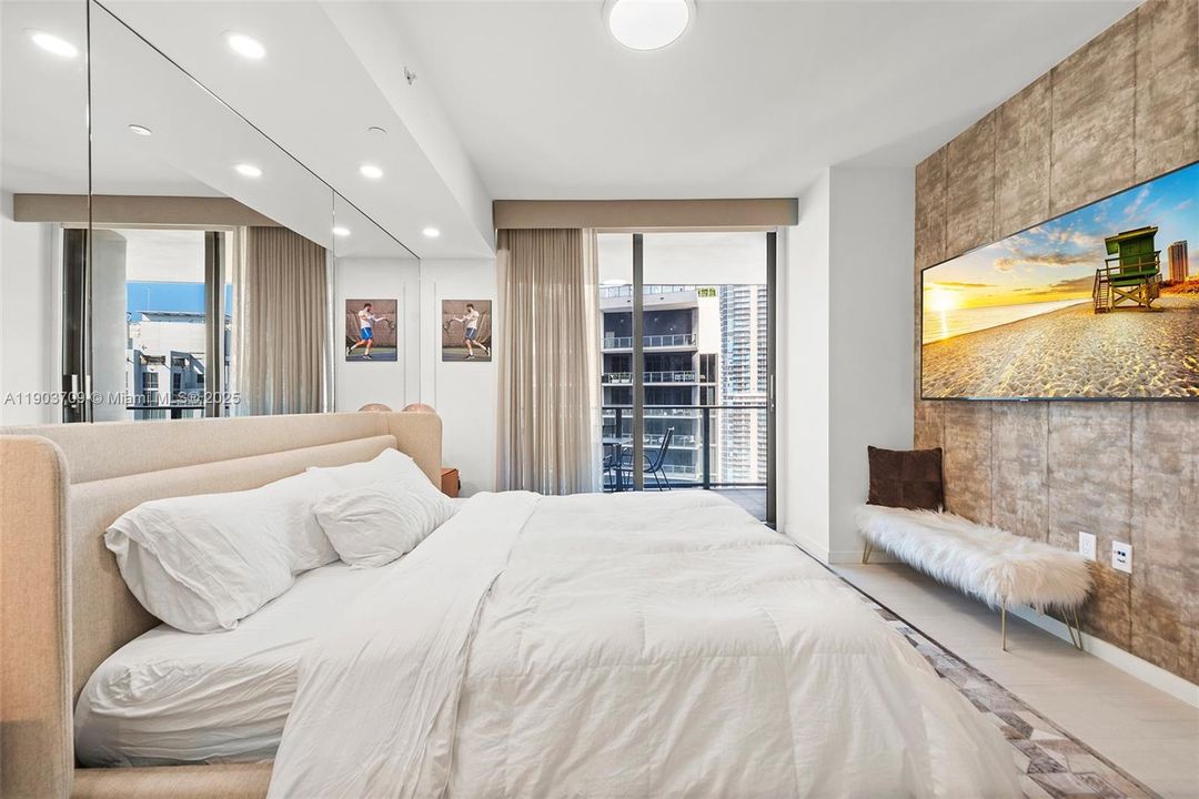 For Rent: $6,650 (1 beds, 2 baths, 1022 Square Feet)