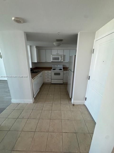 Active With Contract: $2,600 (1 beds, 1 baths, 814 Square Feet)