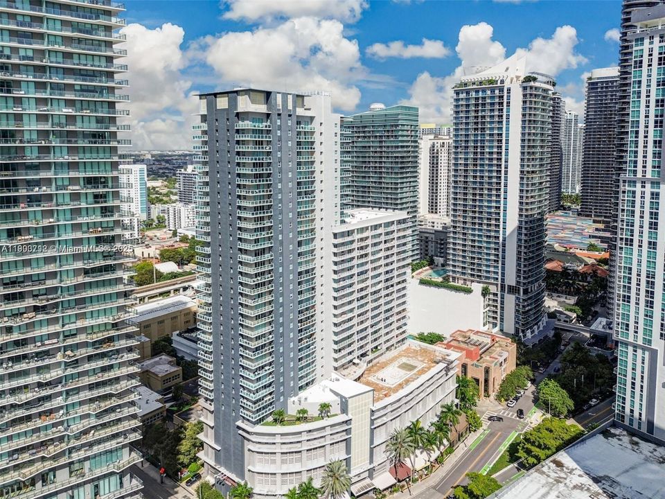 Active With Contract: $2,600 (1 beds, 1 baths, 814 Square Feet)