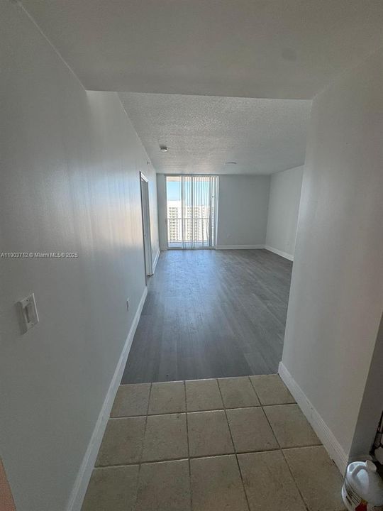 Active With Contract: $2,600 (1 beds, 1 baths, 814 Square Feet)
