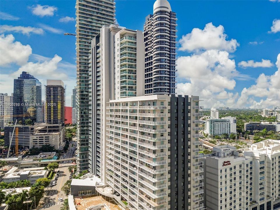 Active With Contract: $2,600 (1 beds, 1 baths, 814 Square Feet)