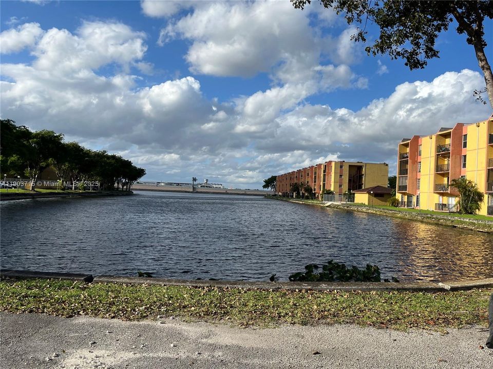 出租: $2,000 (2 贝兹, 2 浴室, 793 平方英尺)