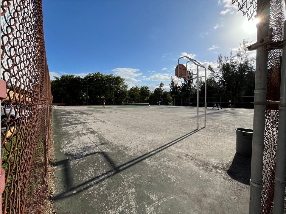 出租: $2,000 (2 贝兹, 2 浴室, 793 平方英尺)