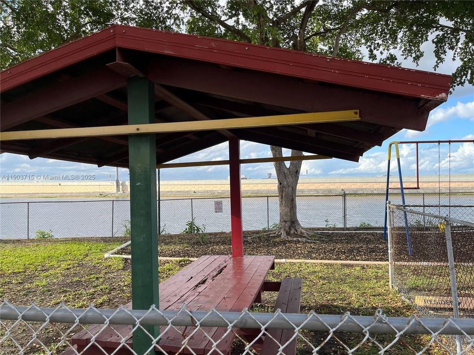 出租: $2,000 (2 贝兹, 2 浴室, 793 平方英尺)