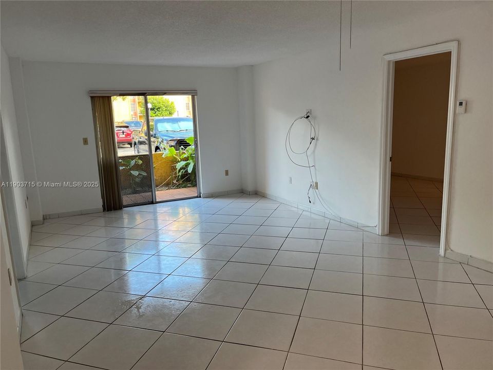 出租: $2,000 (2 贝兹, 2 浴室, 793 平方英尺)