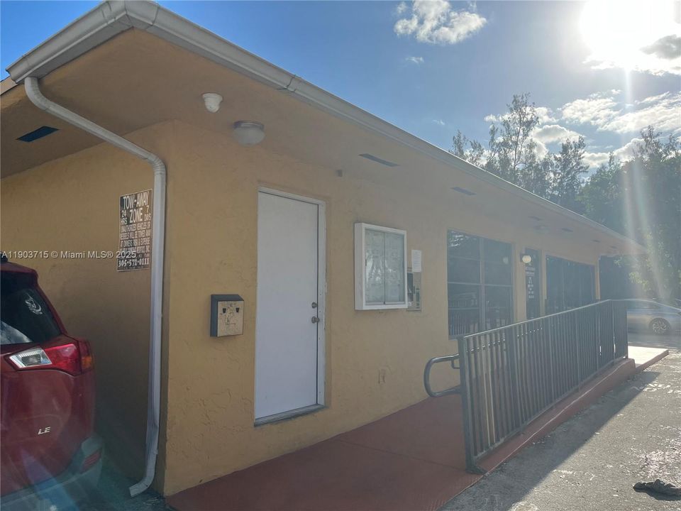 出租: $2,000 (2 贝兹, 2 浴室, 793 平方英尺)