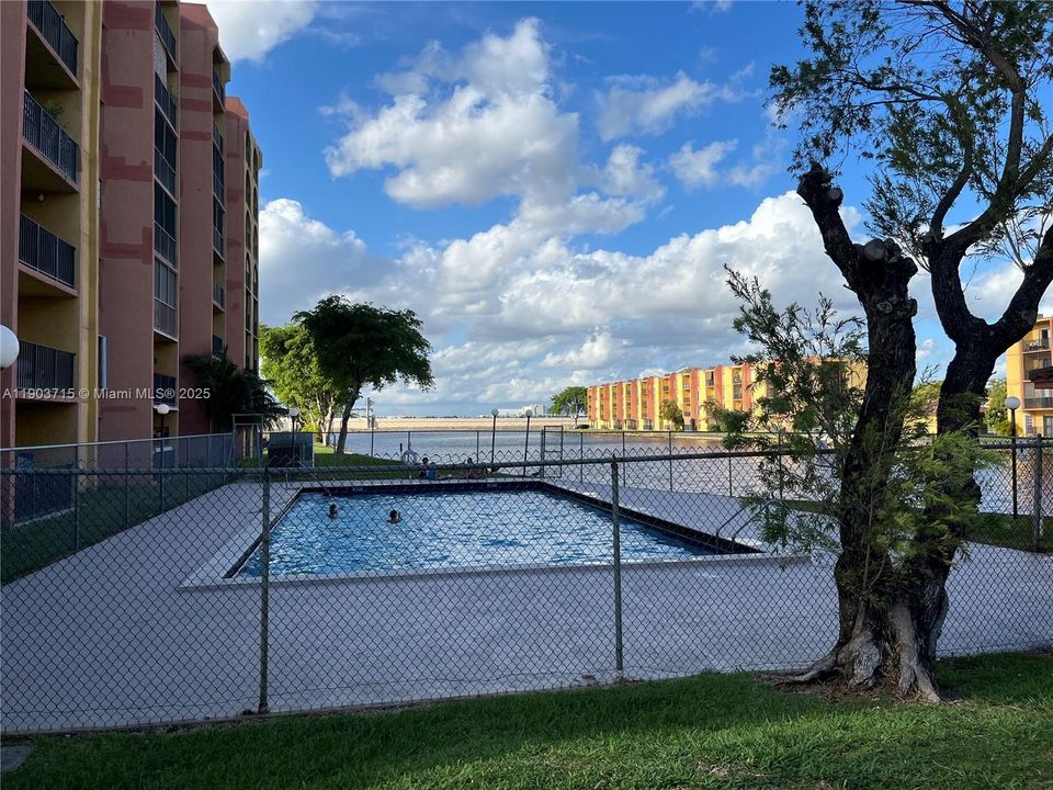 出租: $2,000 (2 贝兹, 2 浴室, 793 平方英尺)