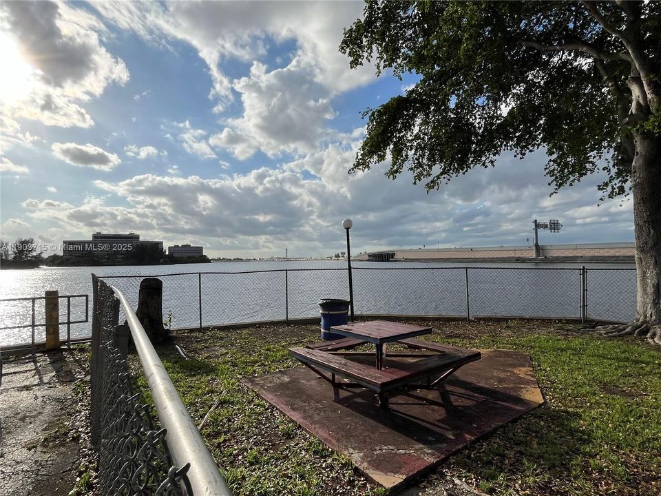 出租: $2,000 (2 贝兹, 2 浴室, 793 平方英尺)