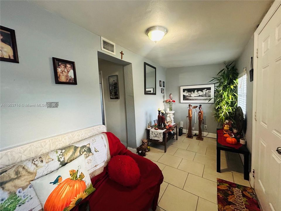 待售: $674,000 (0 贝兹, 0 浴室, 1847 平方英尺)