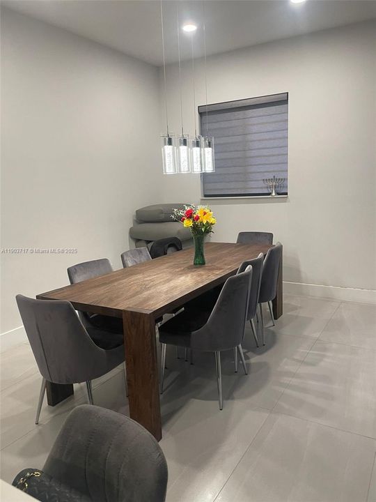 For Rent: $4,300 (4 beds, 2 baths, 2178 Square Feet)