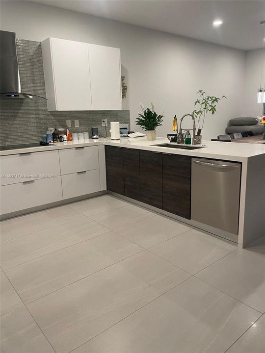 For Rent: $4,300 (4 beds, 2 baths, 2178 Square Feet)