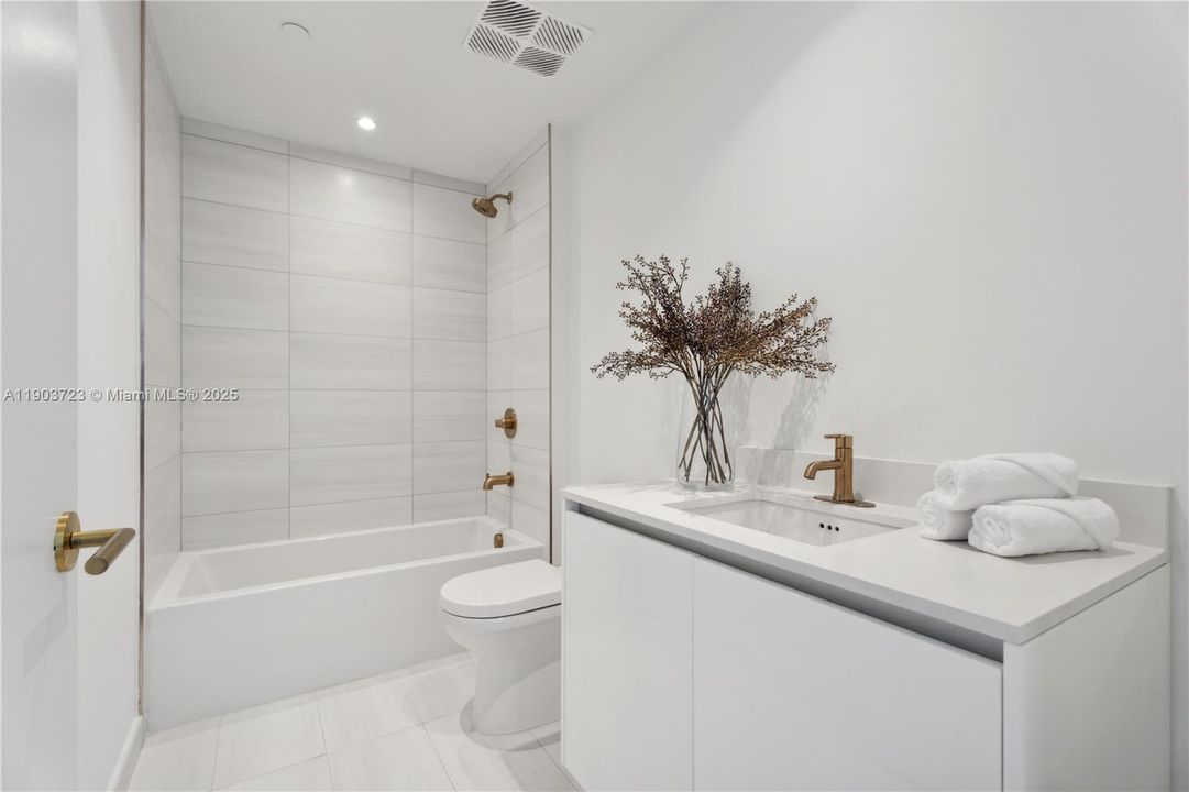 出租: $18,000 (3 贝兹, 3 浴室, 1696 平方英尺)