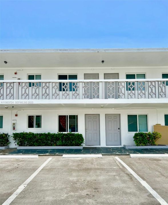 For Rent: $1,600 (1 beds, 1 baths, 700 Square Feet)