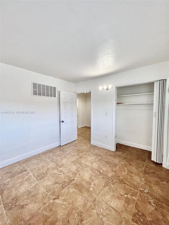 For Rent: $1,600 (1 beds, 1 baths, 700 Square Feet)