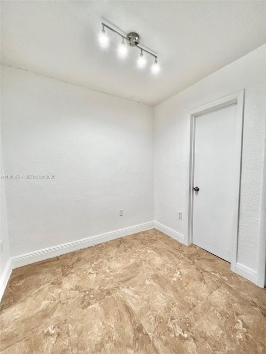 For Rent: $1,600 (1 beds, 1 baths, 700 Square Feet)
