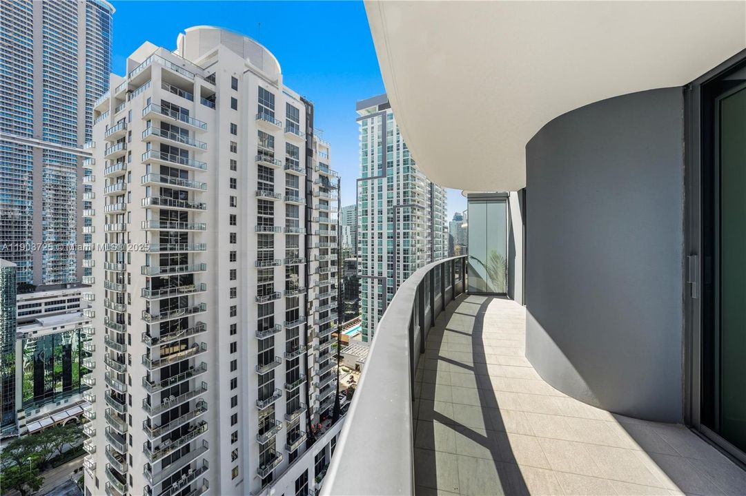 For Rent: $6,450 (1 beds, 2 baths, 1022 Square Feet)