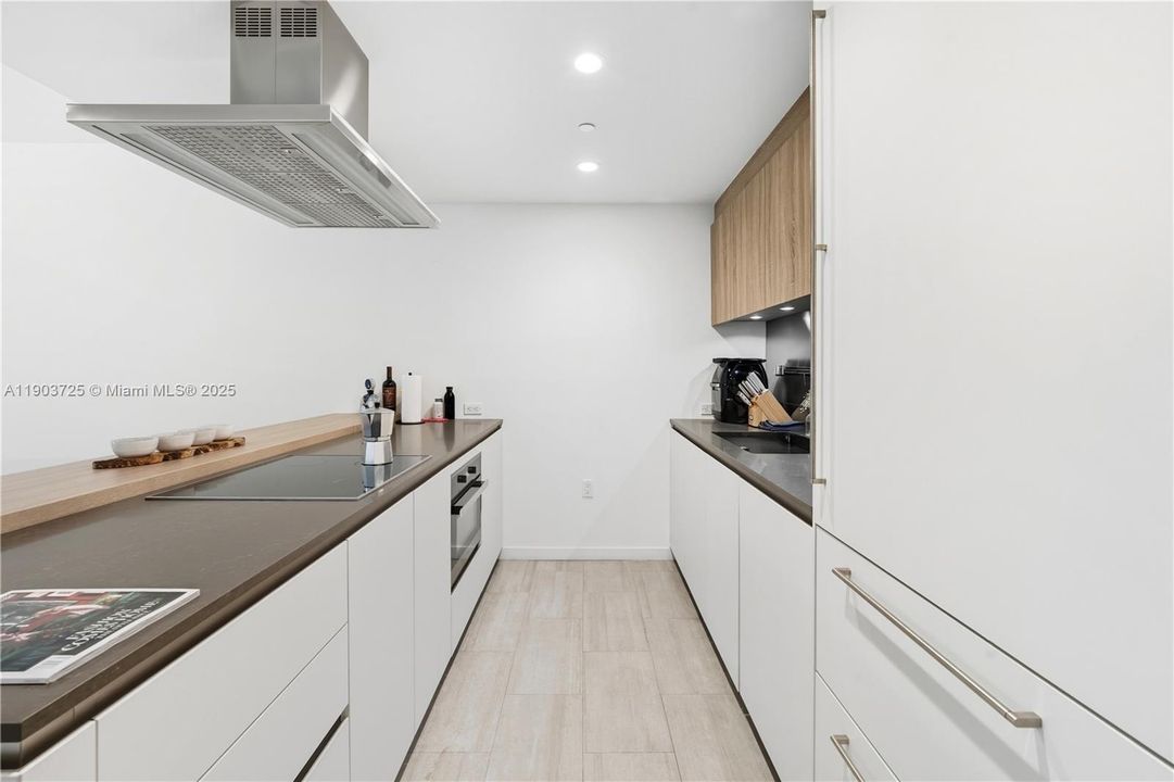 For Rent: $6,450 (1 beds, 2 baths, 1022 Square Feet)