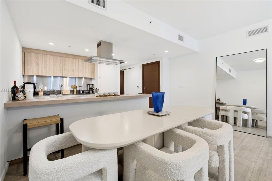 For Rent: $6,450 (1 beds, 2 baths, 1022 Square Feet)