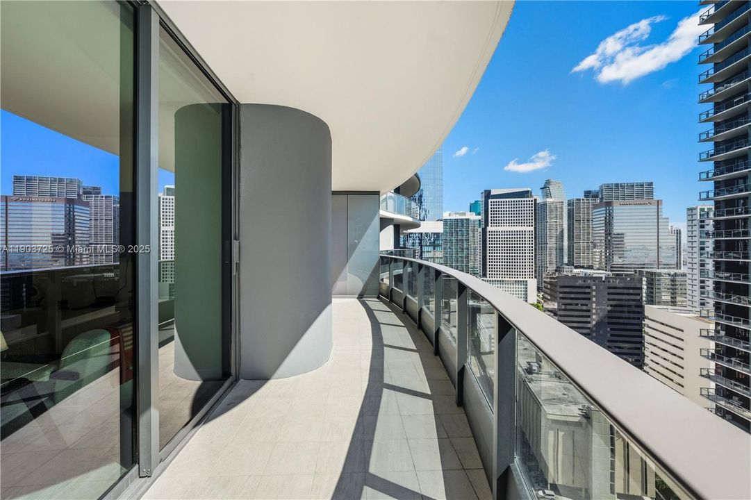 For Rent: $6,450 (1 beds, 2 baths, 1022 Square Feet)