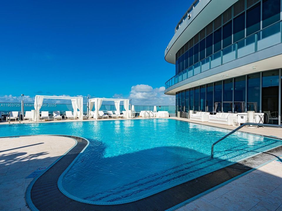 For Rent: $6,450 (1 beds, 2 baths, 1022 Square Feet)