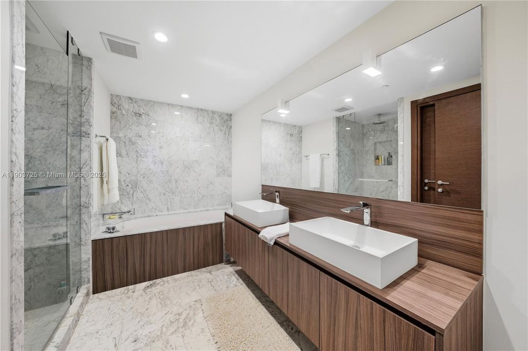 For Rent: $6,450 (1 beds, 2 baths, 1022 Square Feet)