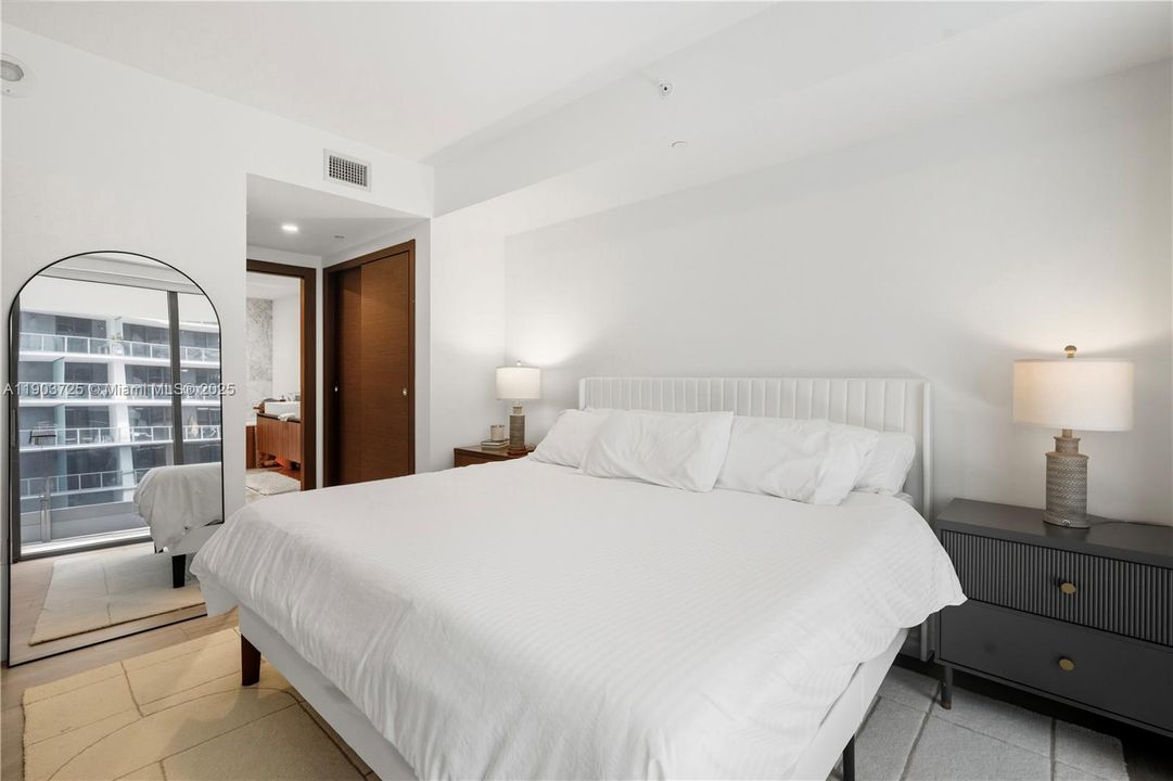 For Rent: $6,450 (1 beds, 2 baths, 1022 Square Feet)