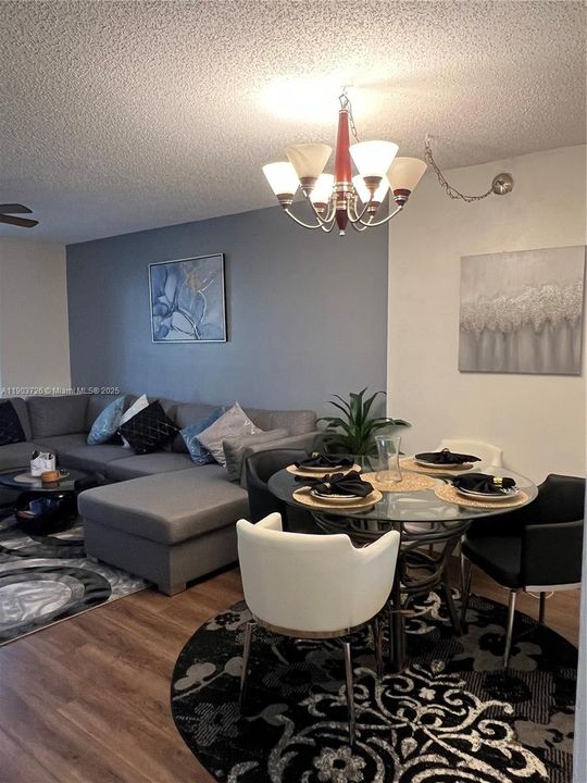 For Sale: $125,000 (1 beds, 1 baths, 721 Square Feet)