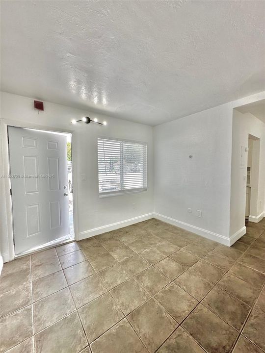 Recently Rented: $1,700 (1 beds, 1 baths, 650 Square Feet)
