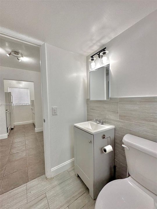 Recently Rented: $1,700 (1 beds, 1 baths, 650 Square Feet)