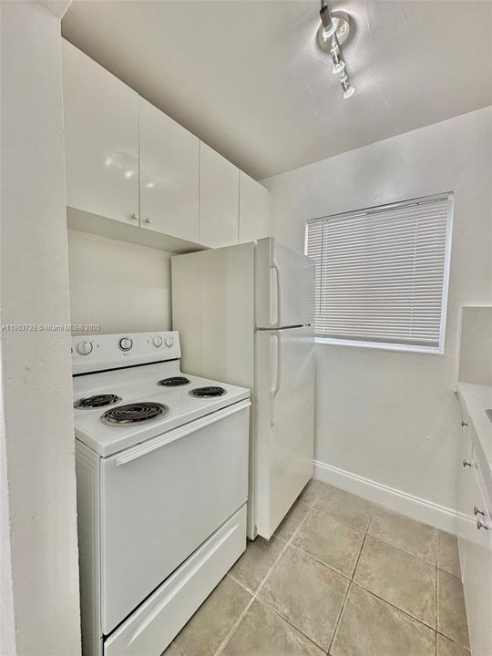Recently Rented: $1,700 (1 beds, 1 baths, 650 Square Feet)
