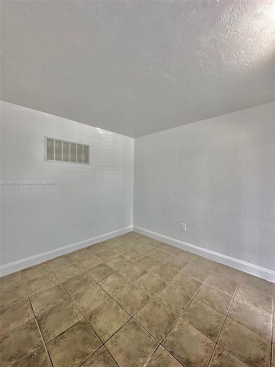 Recently Rented: $1,700 (1 beds, 1 baths, 650 Square Feet)