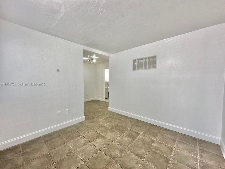 Recently Rented: $1,700 (1 beds, 1 baths, 650 Square Feet)