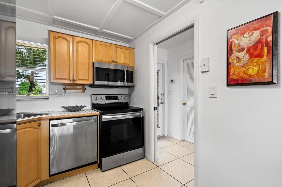 For Sale: $125,000 (1 beds, 1 baths, 800 Square Feet)
