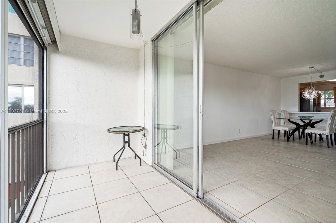 For Sale: $125,000 (1 beds, 1 baths, 800 Square Feet)