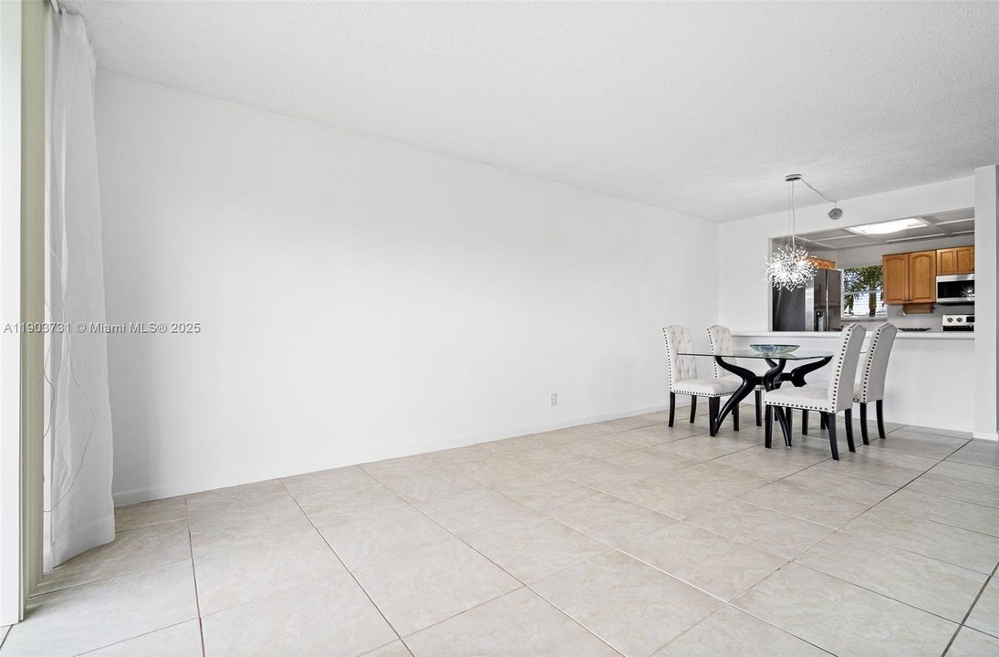 For Sale: $125,000 (1 beds, 1 baths, 800 Square Feet)