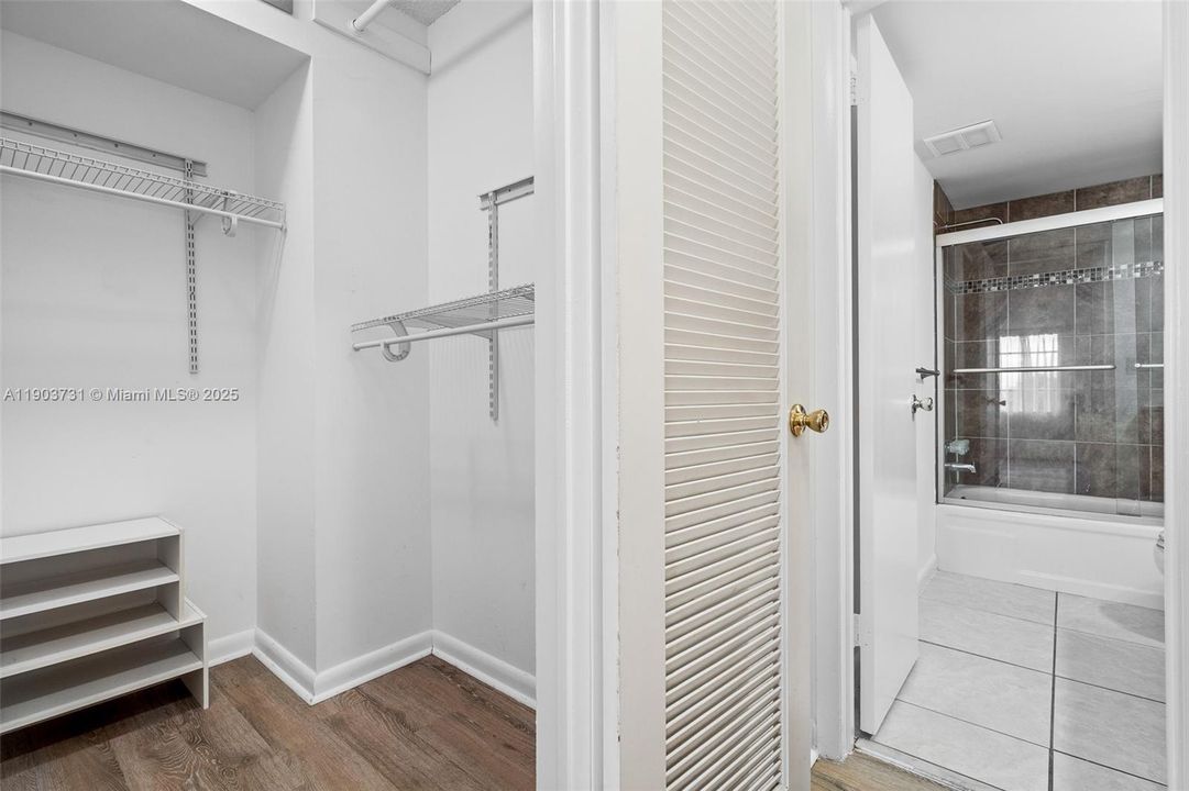 For Sale: $125,000 (1 beds, 1 baths, 800 Square Feet)