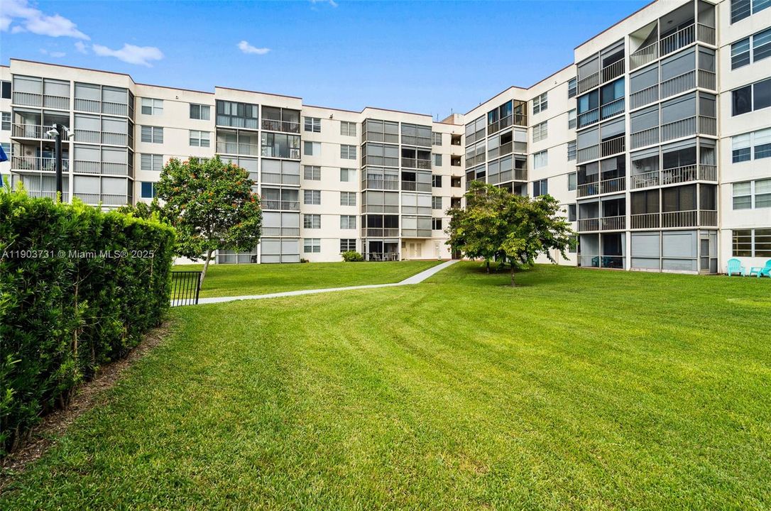 For Sale: $125,000 (1 beds, 1 baths, 800 Square Feet)